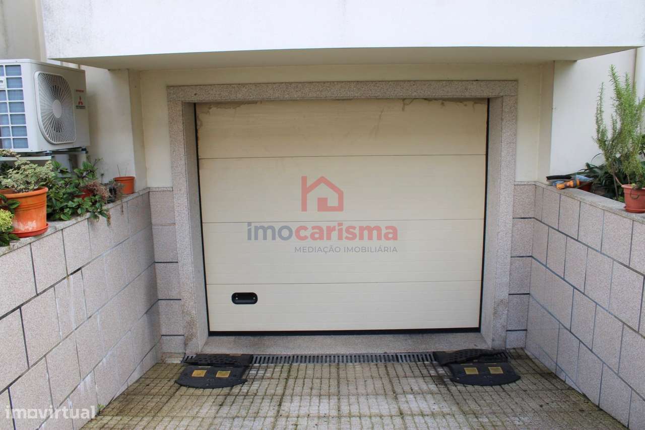 Moradia T3 em Banda em Oliveira Santa Maria, Vila Nova de Famalicão-1