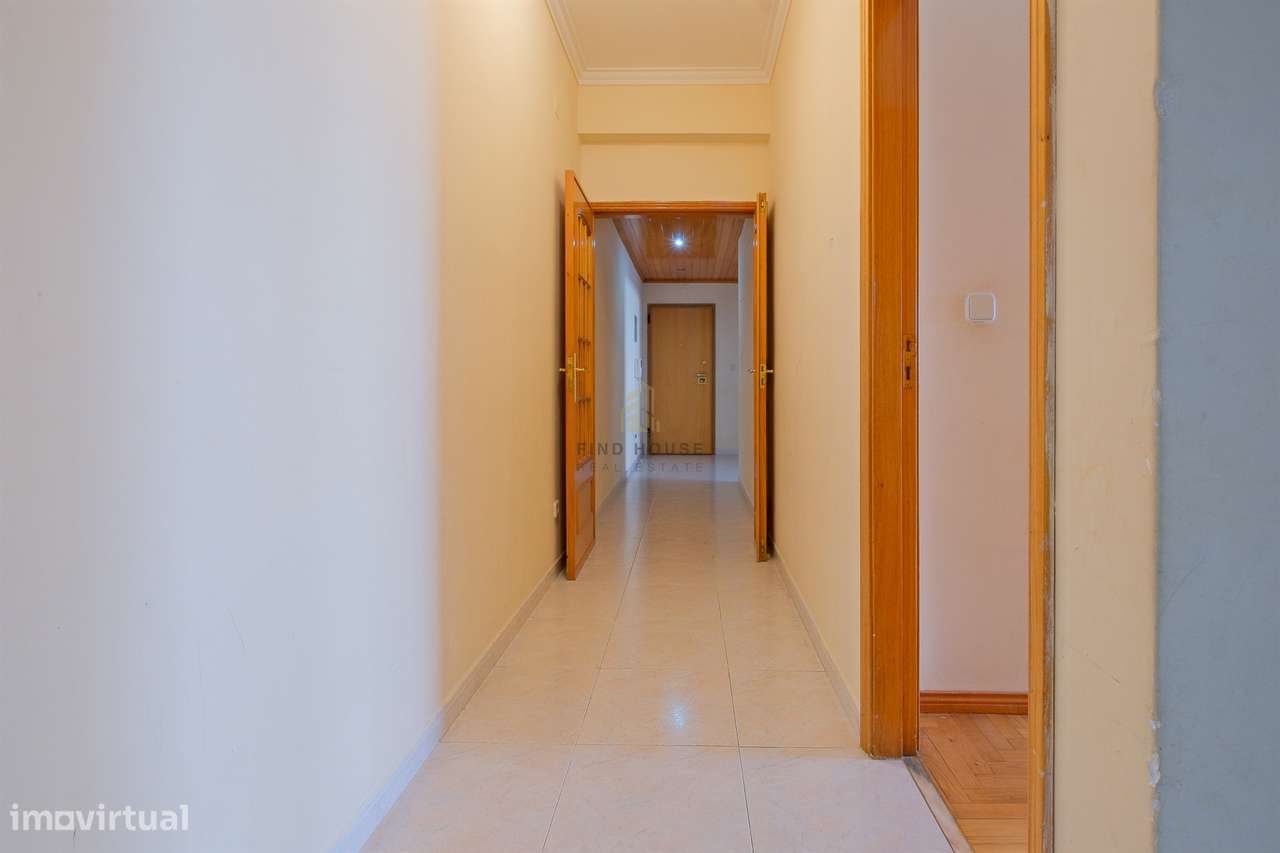 Apartamento T2 com terraço, lugar de garagem e arrecadação em Vale de-15