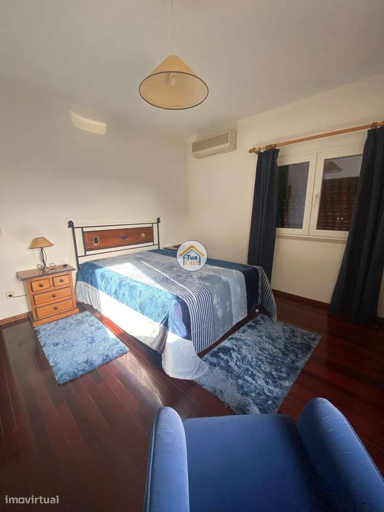 Moradia Geminada  de um dos lados do outro tem entarada e jardim em to-49