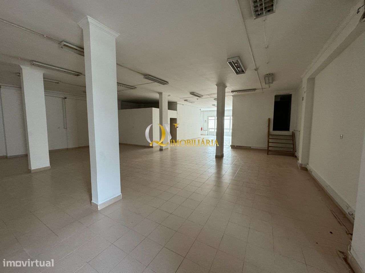 Excelente Loja para venda sita na Brandoa-4