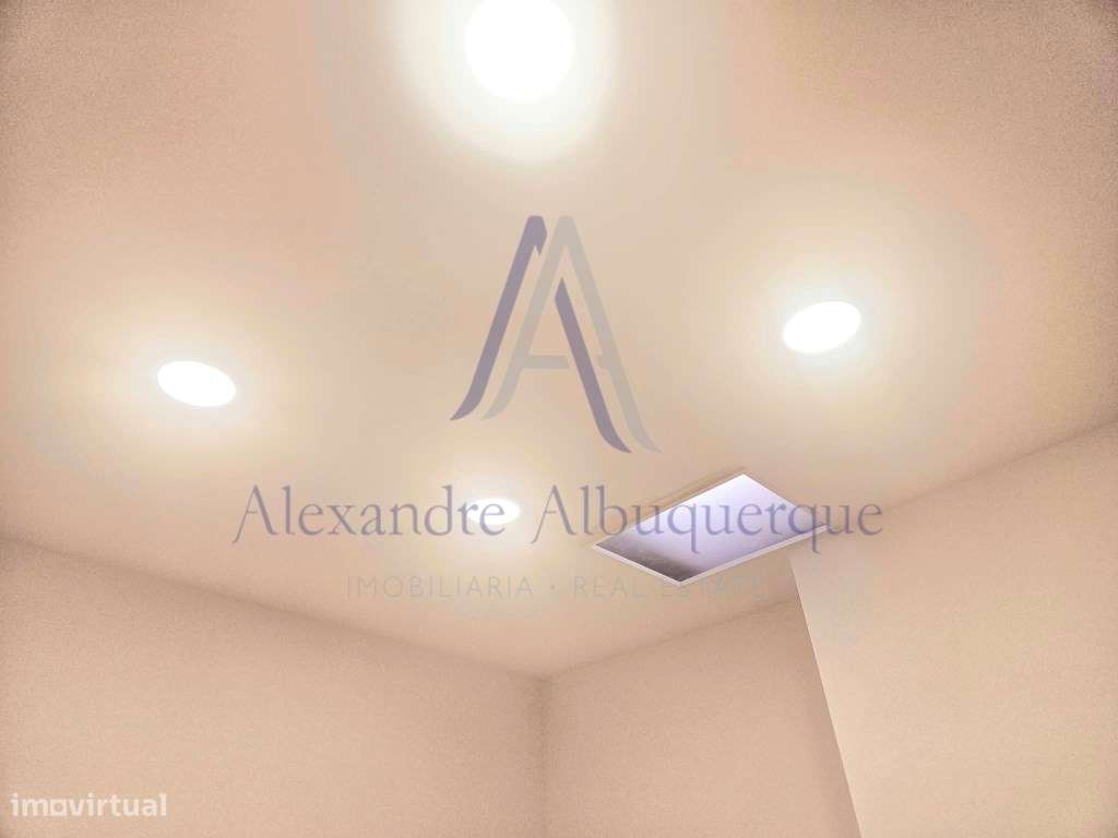 Apartamento T2 totalmente remodelado no coração de Sesimbra-11