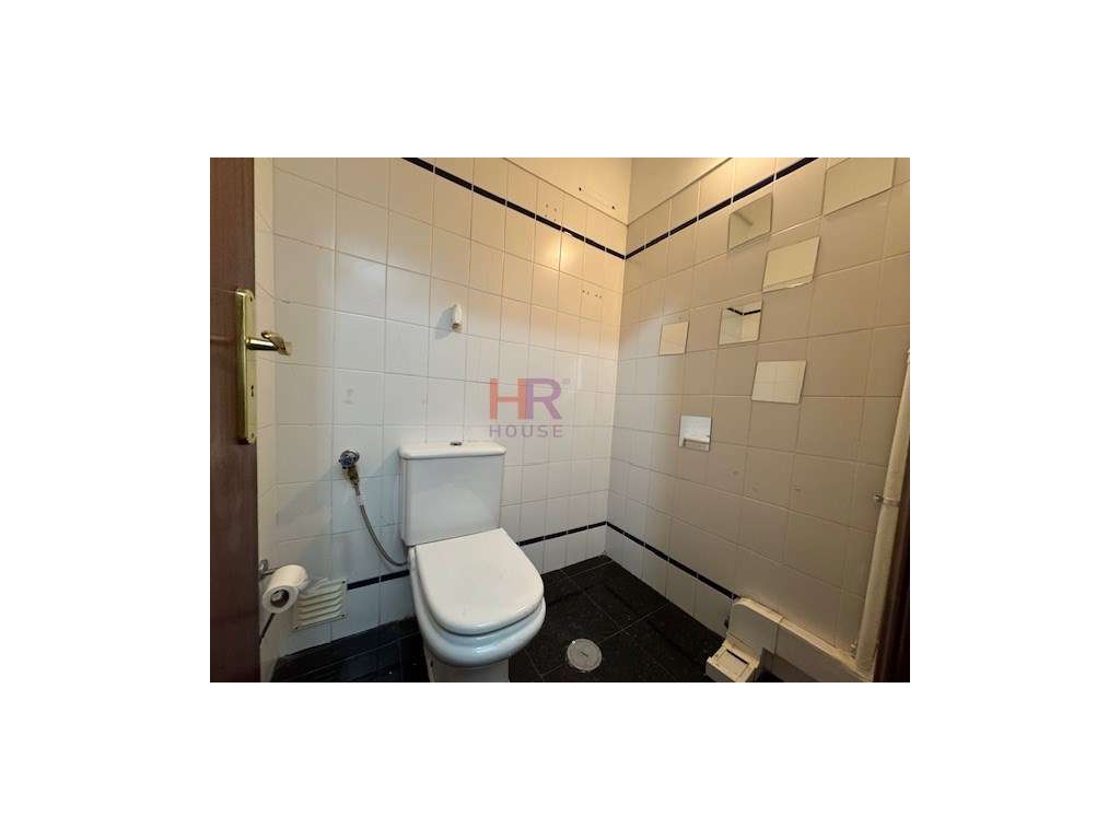 Vale das Flores arrenda-se loja. - Grande imagem: 3/15