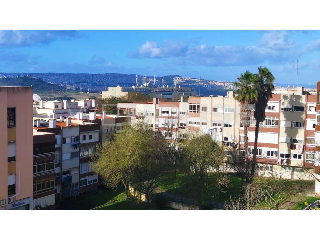 Apartamento T2 com Excelente Área e Vista Desafogada para Monsanto ...-22