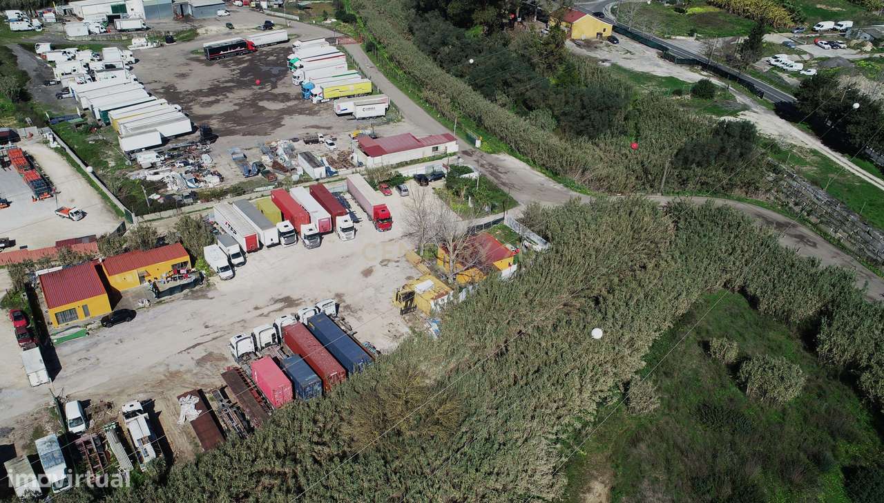 Terreno Multiusos (7680m²) com rendimento - Grande imagem: 2/22