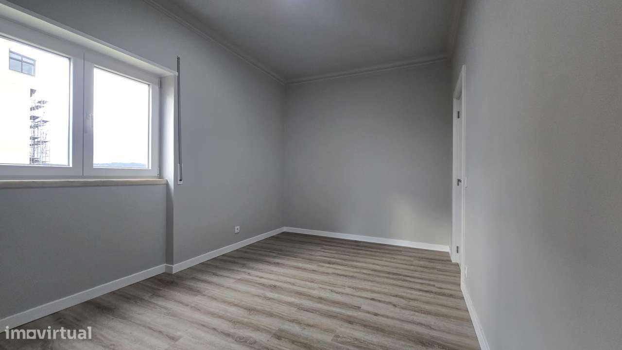 T2 Remodelado no Coração de Setúbal – Onde a Vida Tem Mais Cor-24