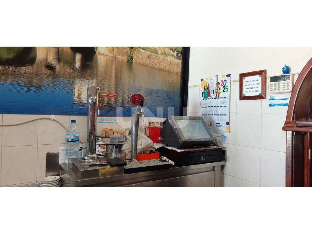 Café/Restaurante com História em Cavadas-17