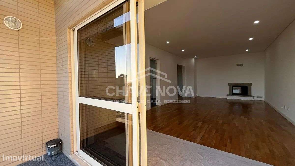 T2+1 Renovado na Madalena | Último Piso com Vista Mar e Box Privativa - Grande imagem: 4/26