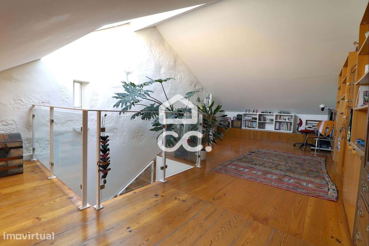 Moradia Clássica Renovada no Coração do Porto – Conforto e Elegância n-5