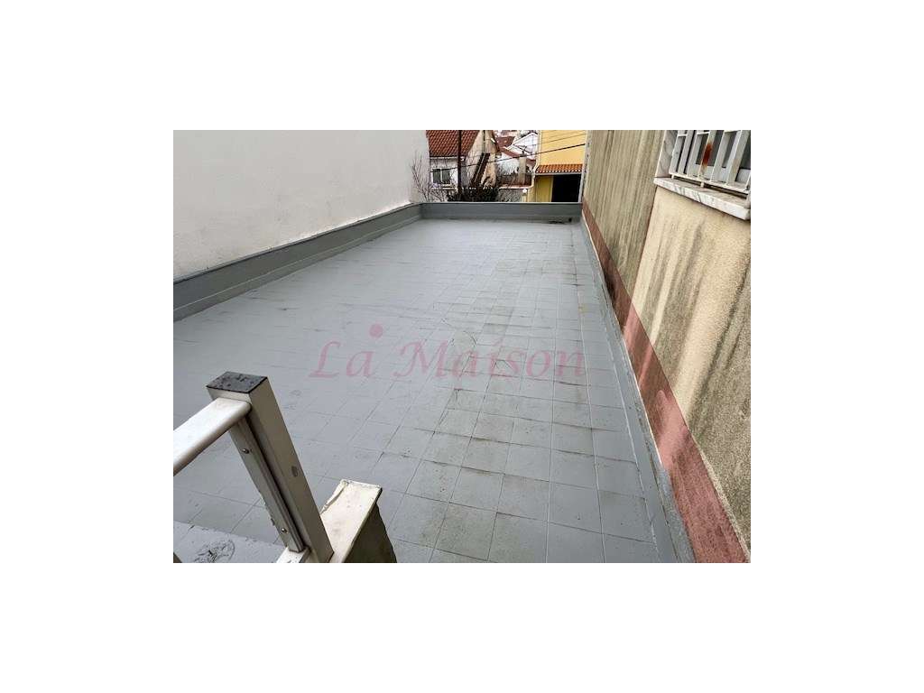 Moradia V5 Duplex em Famões-35