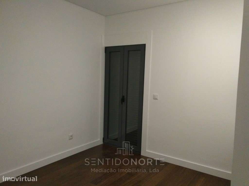 Apartamento T4 junto à Rotunda da Boavista-17