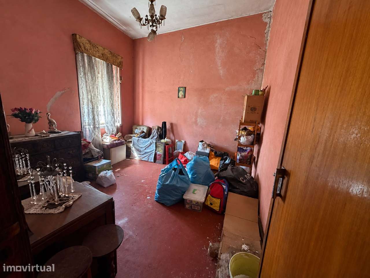 Prédio | 23 Divisões | Garagem 2 Carros | Quintal 90m2 | Rio Tinto-18