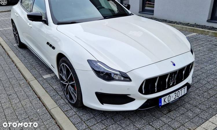 Maserati Quattroporte - 4