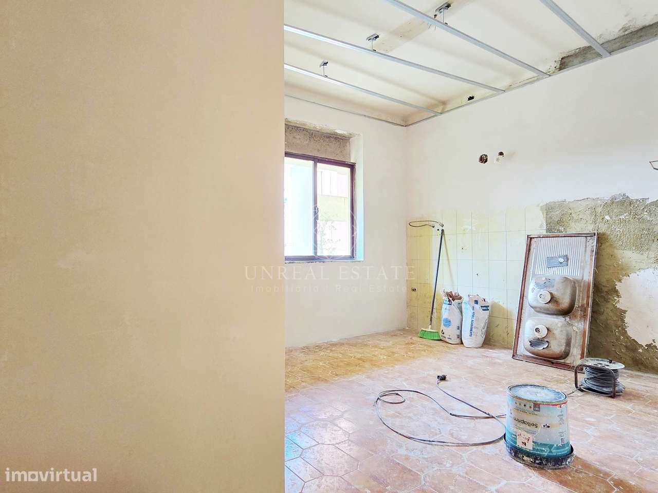 Apartamento T3 em Remodelação com Terraço de 80 m² e Parqueamento | Se-49