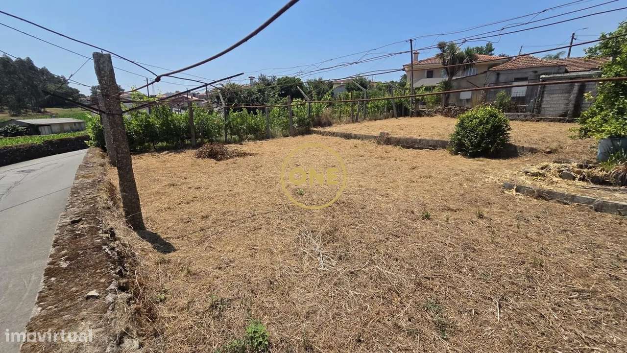 Moradia T4 para Restauro em Lousado com Projeto Aprovado-52