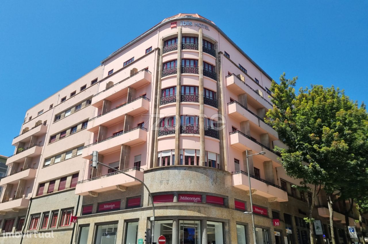 T3 em edifício remodelado em 2023 - 5º piso com elevador - Porto