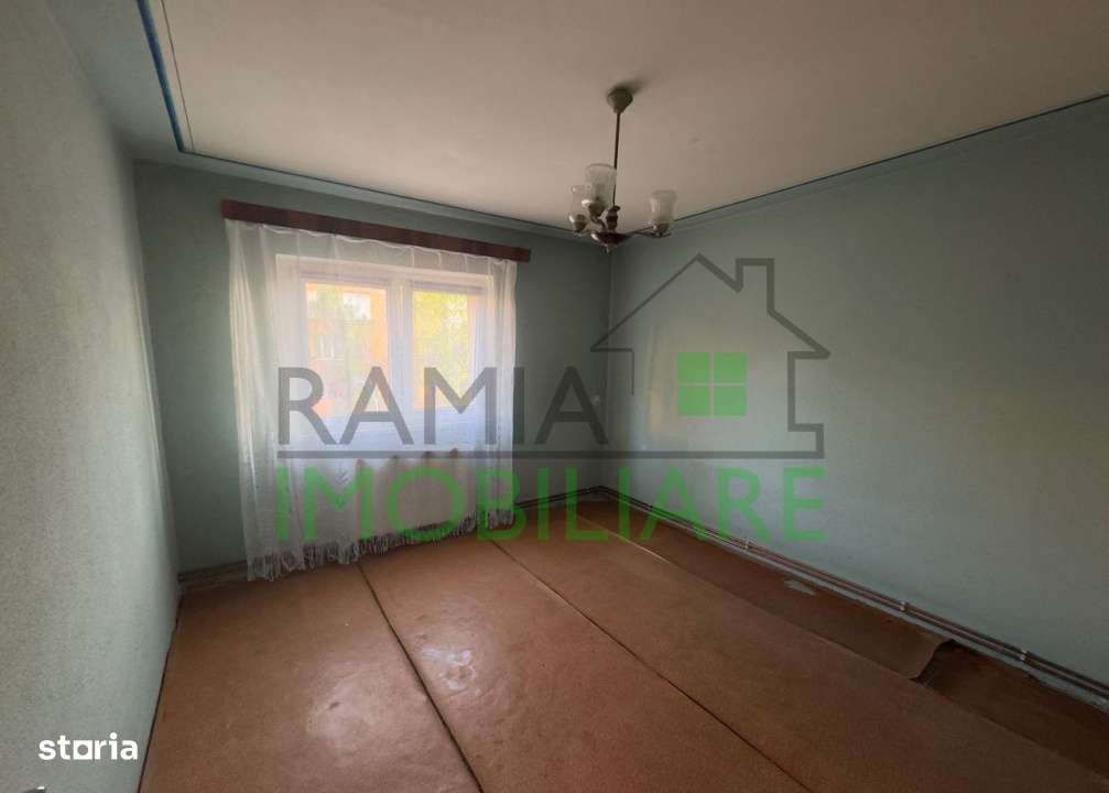 Apartament 3 camere decomandat, zona Tractorul - Imagine principală: 2/12