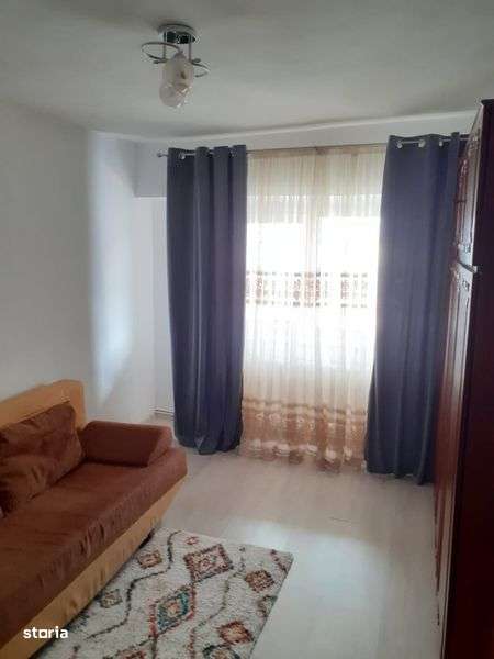 Vand apartament cu 2 camere, decomandat - Imagine principală: 5/8