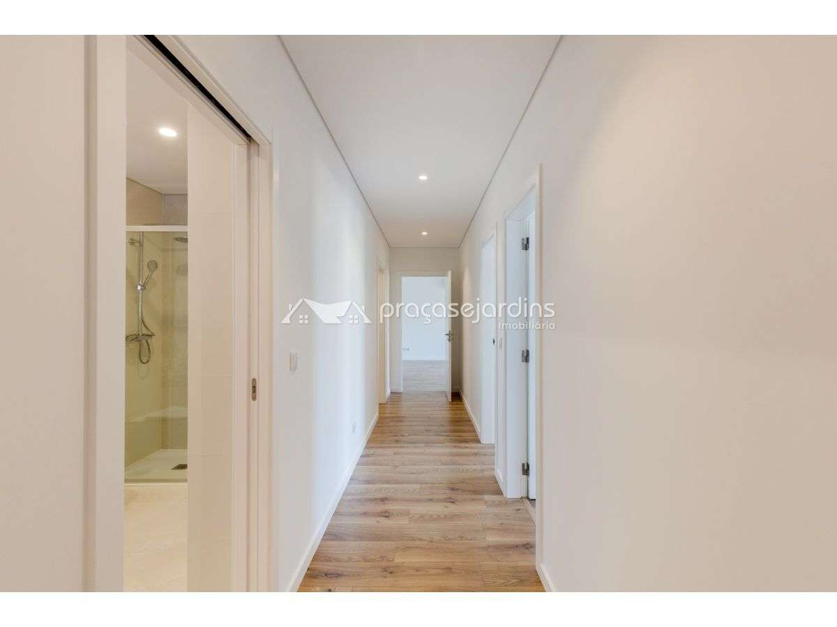 Apartamento T3 Moderno com Excelentes Acabamentos-6