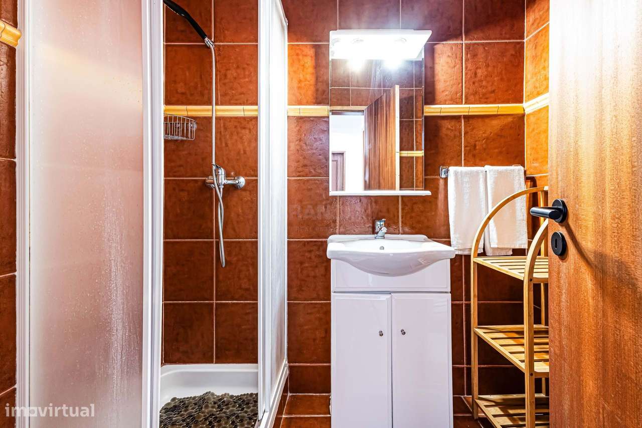 Casa geminada com caráter e vista para o mar em Burgau, Budens-15