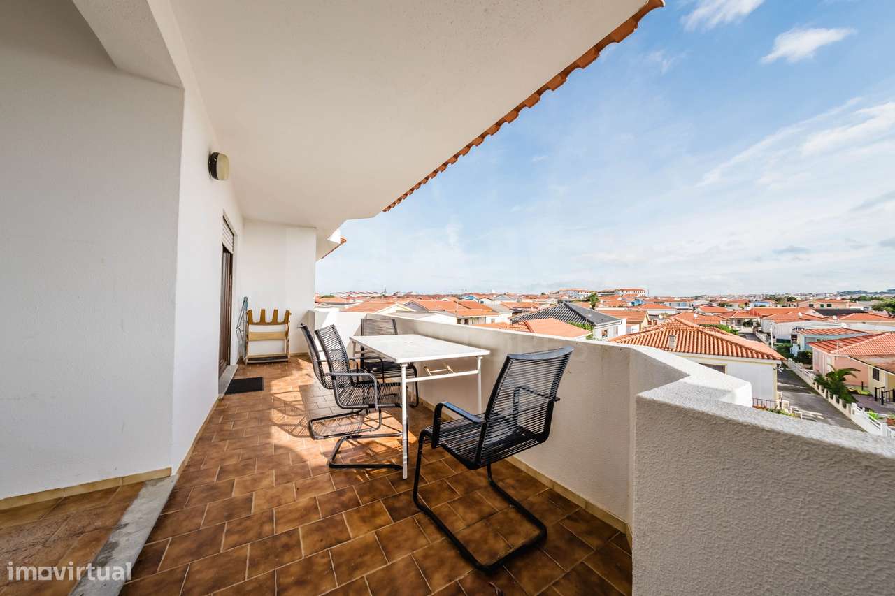Apartamento T2 com Sótão e Varanda junto à Praia do Baleal-12
