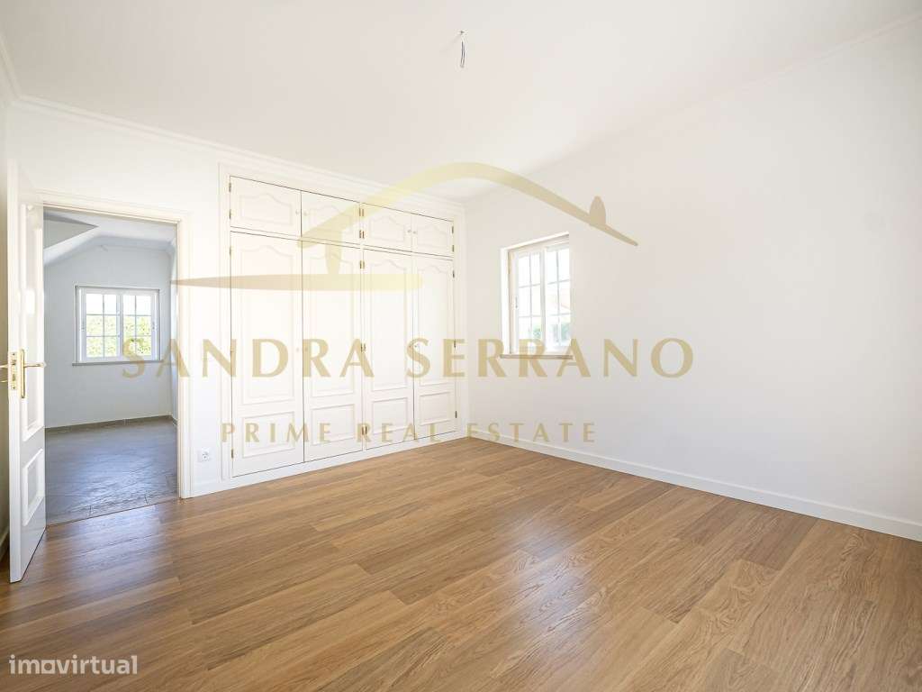 Moradia de traça tradicional com 7 assoalhadas-30