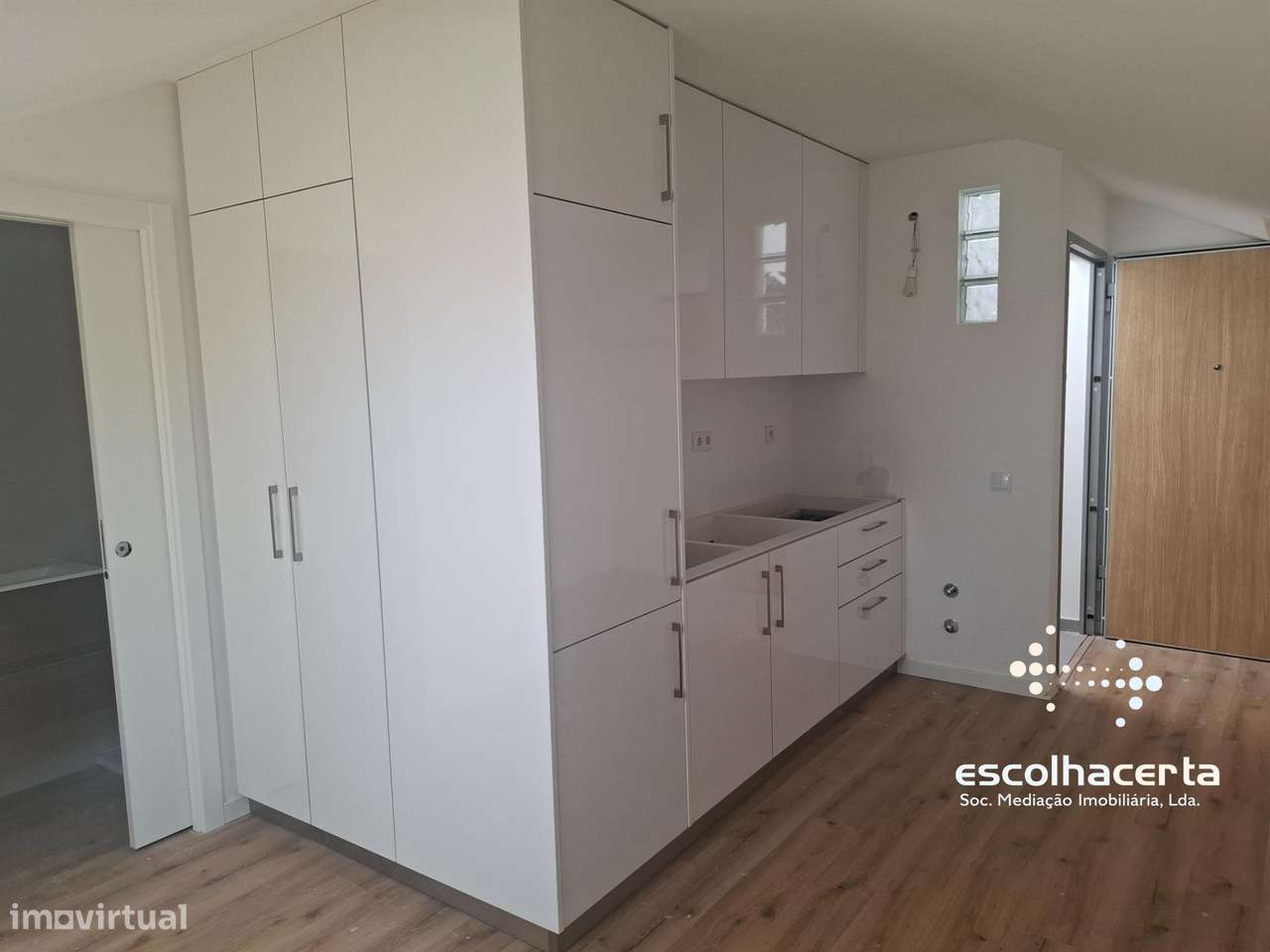 Apartamento T2 com Terraço Baixa de Setúbal-19