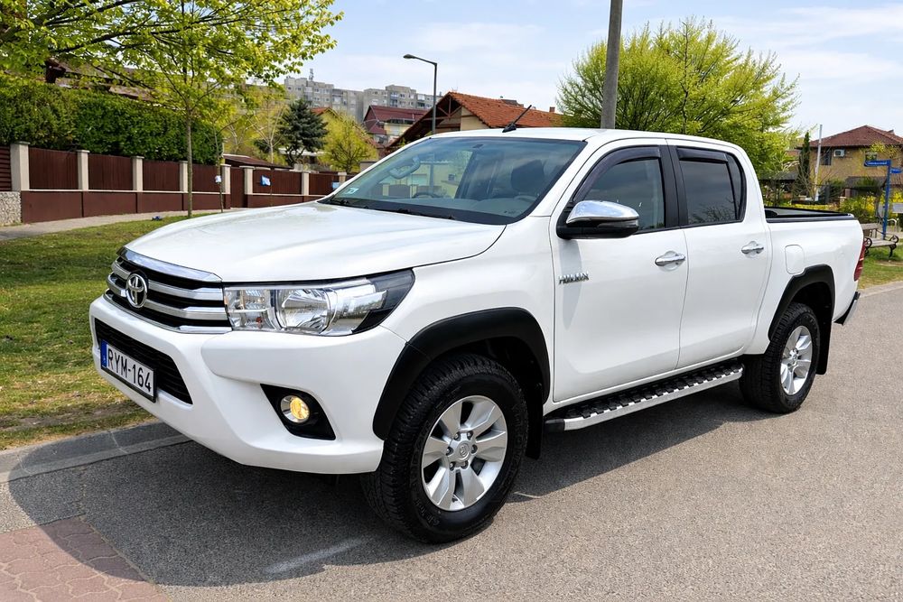 Toyota Hilux VIII [2015 - Prezent] 4x4 Double Cab M/T Invincible 2020