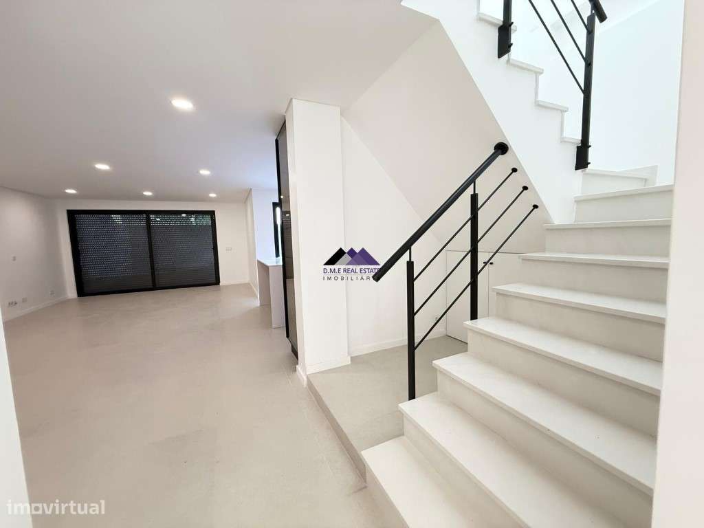 Moradia V3 com Garagem e Piscina a Estrear-31