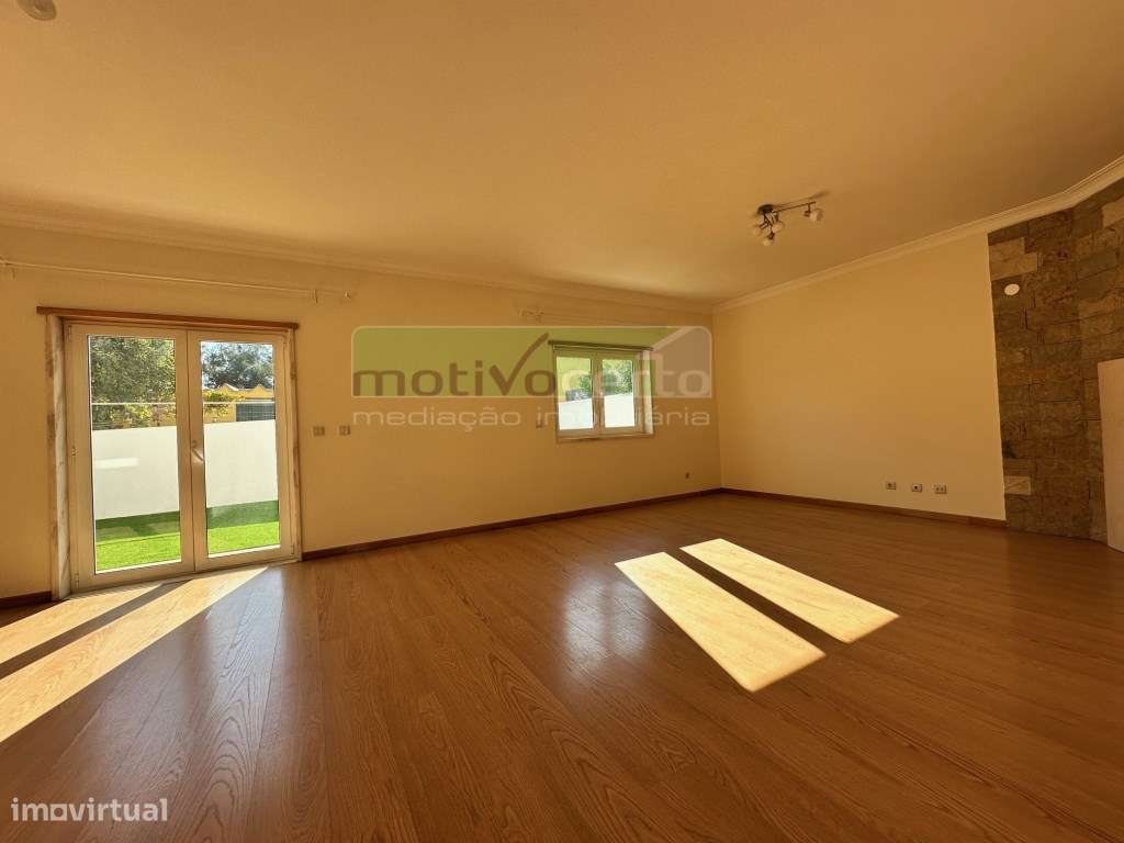 Moradia T4 com Sótão e Cave em Caparide, Cascais. Perto do Colégio ... - Grande imagem: 3/33