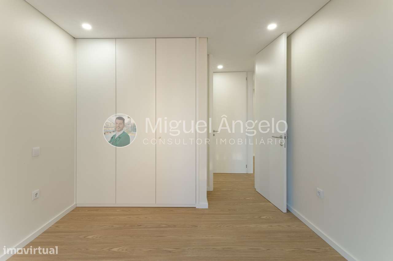 T3 Penthouse com terraços e três frentes no coração de Espinho-19