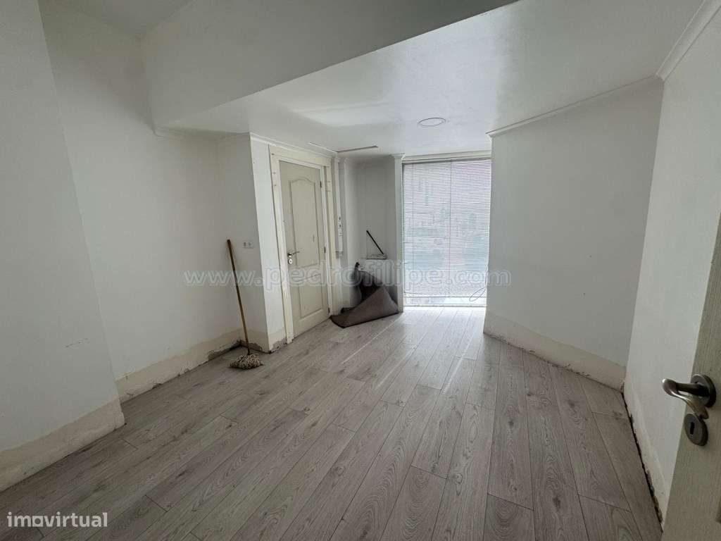 Ampla loja no centro de Sesimbra - Grande imagem: 5/14