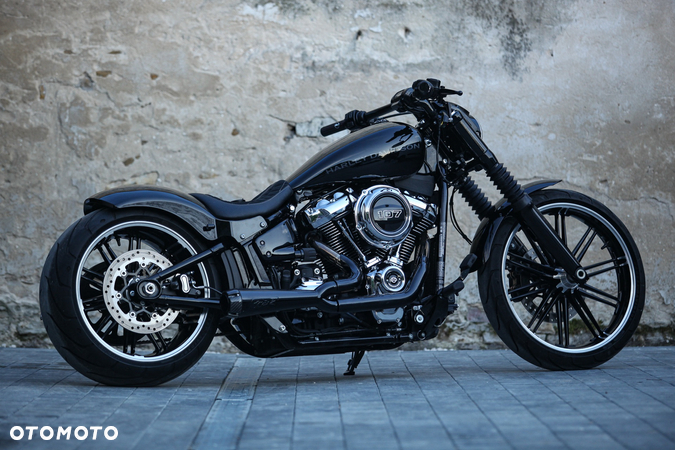 Harley-Davidson Softail Breakout - 16