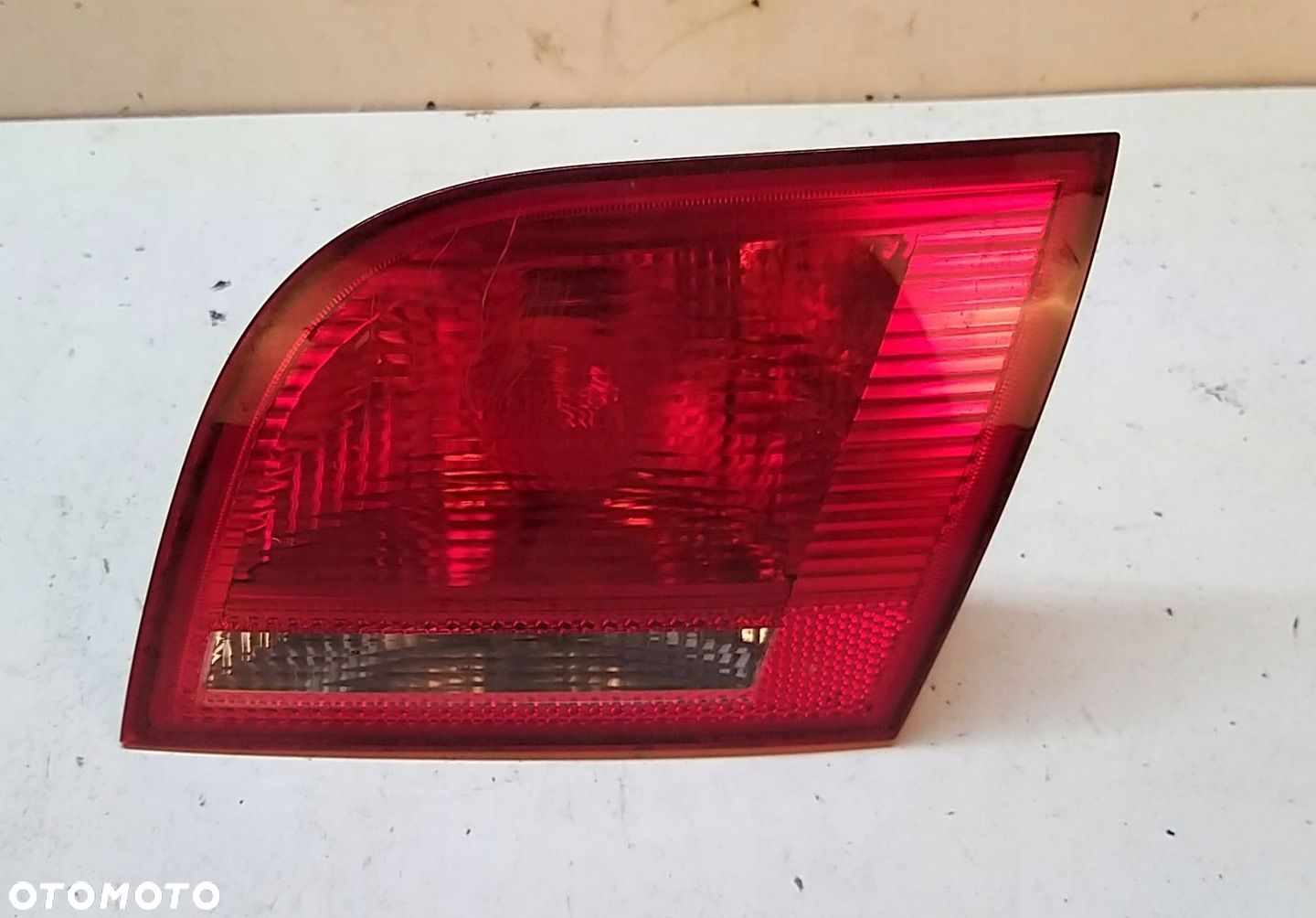 AUDI A3 8P 5D LAMPA TYŁ TYLNA PRAWA Z KLAPY - 1