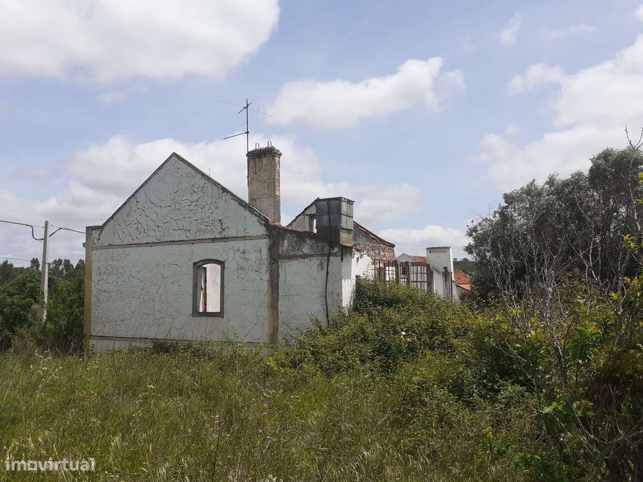 Casa de habitação T7 em Pedra por recuperar com terreno de 2040m2 - Grande imagem: 4/60