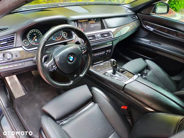 BMW Seria 7 750i - 29