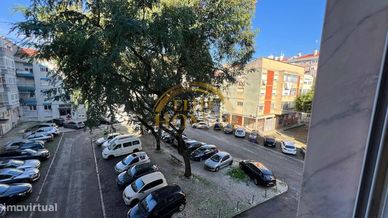 Apartamento T2 Moderno e Remodelado no Centro de Odivelas.-25