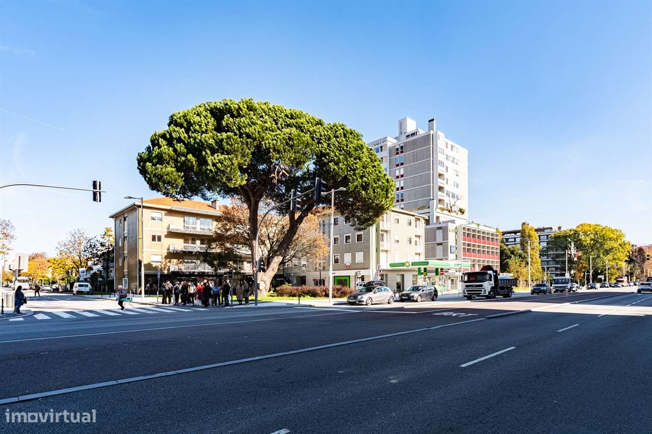 Apartamento T4 totalmente remodelado na Avenida da Boavista, Porto.-29