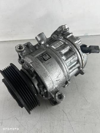 SPRĘŻARKA KLIMATYZACJI AUDI A4 A6 Q7 4M0820803 - 1