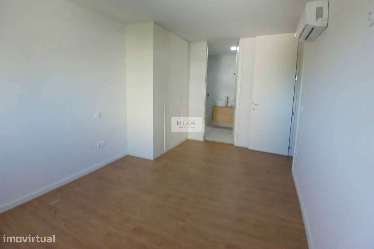 Apartamento T3 novo com varanda à Santa Rita, pronto a habitar-13