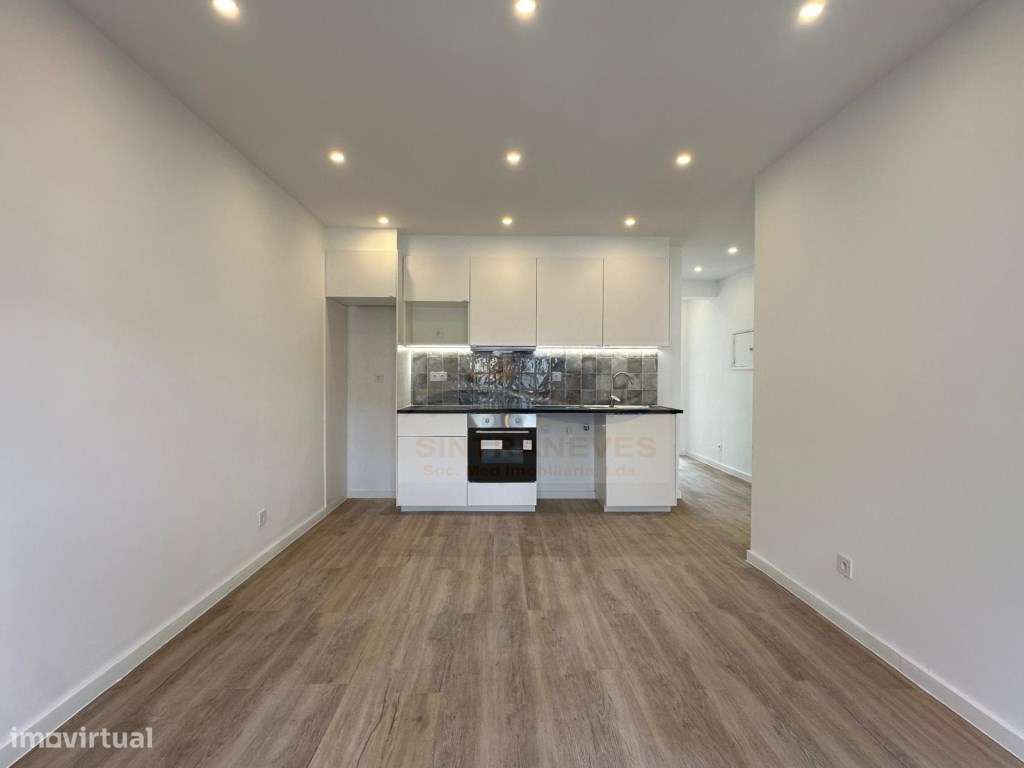 Fantástico T3 Totalmente Remodelado com elevador e varanda - Av dos... - Grande imagem: 5/27