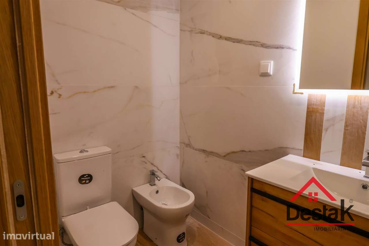 Apartamento T2 remodelado para venda em Viseu-8