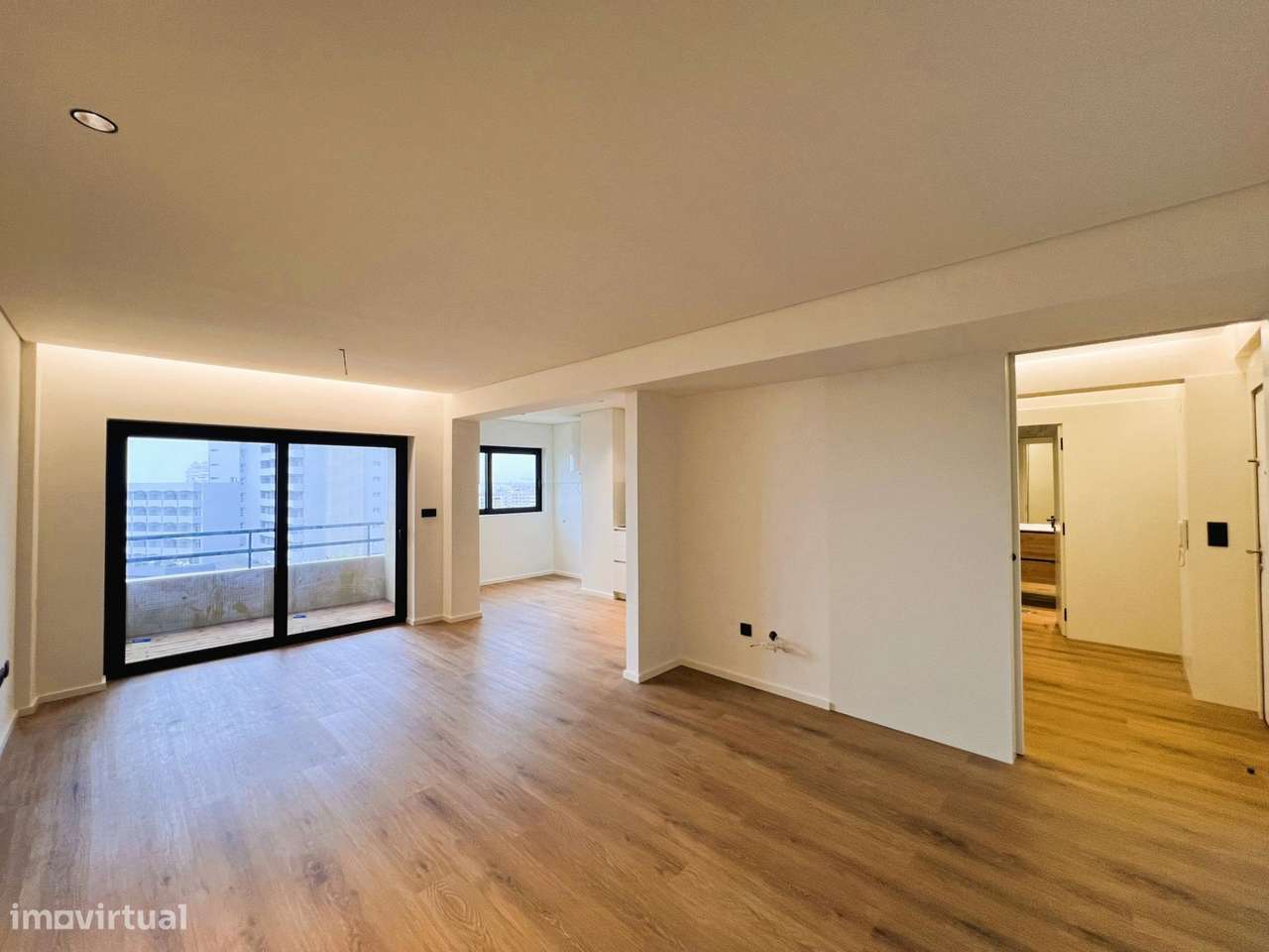 Apartamento T1 Frente Mar (próximo Estádio Varzim) - Grande imagem: 5/16