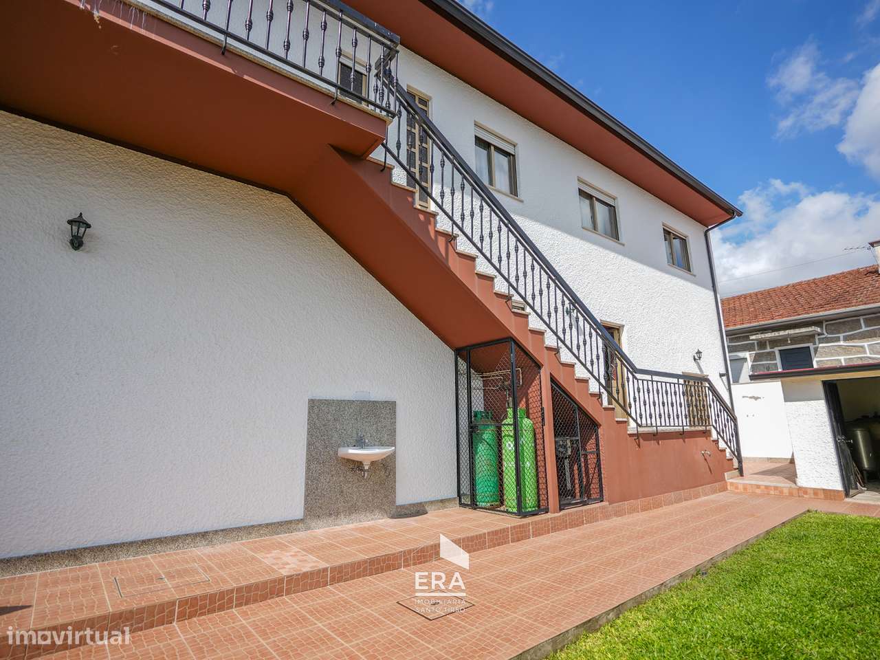 Moradia T6 em Santo Tirso-47