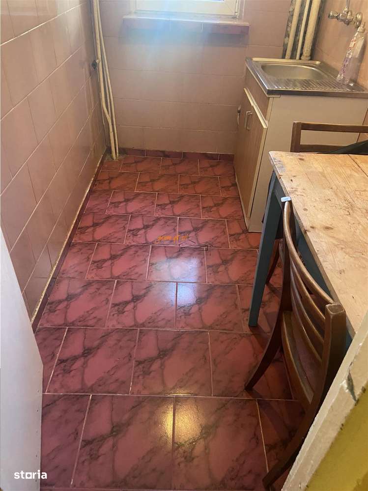 Apartament 4 camere , zona cartier Sud , et 1 , 60 mp , liber-3