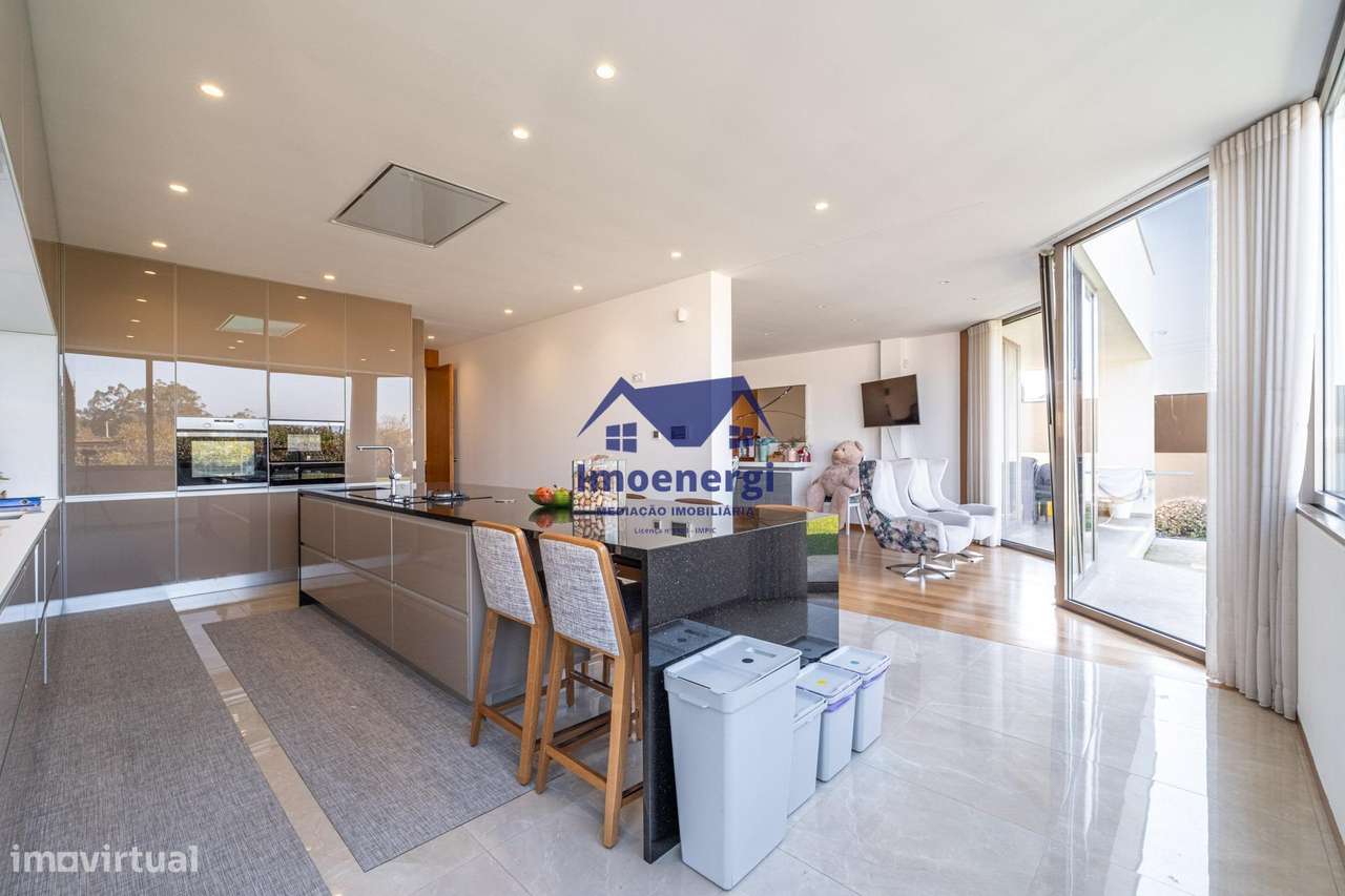 Excelente Moradia T4 de Luxo – 4 Frentes - Argivai-24