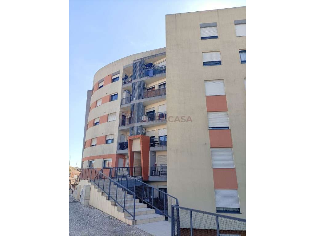 Vende-se Excelente T3 na Pontinha com 2 Lugares de Parqueamento-32