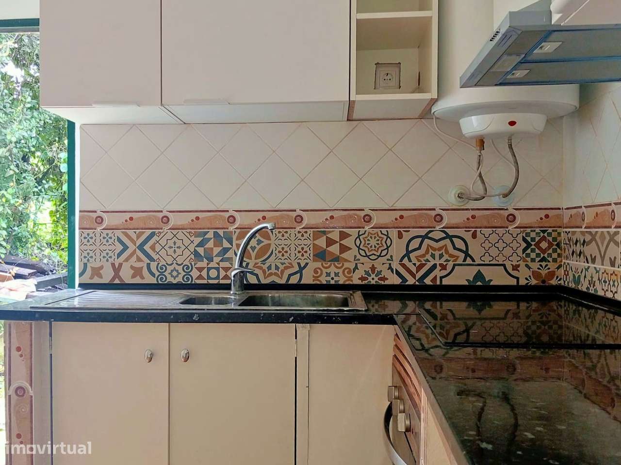 Prédio de 2 Pisos no Centro de Santarém - Grande imagem: 2/11