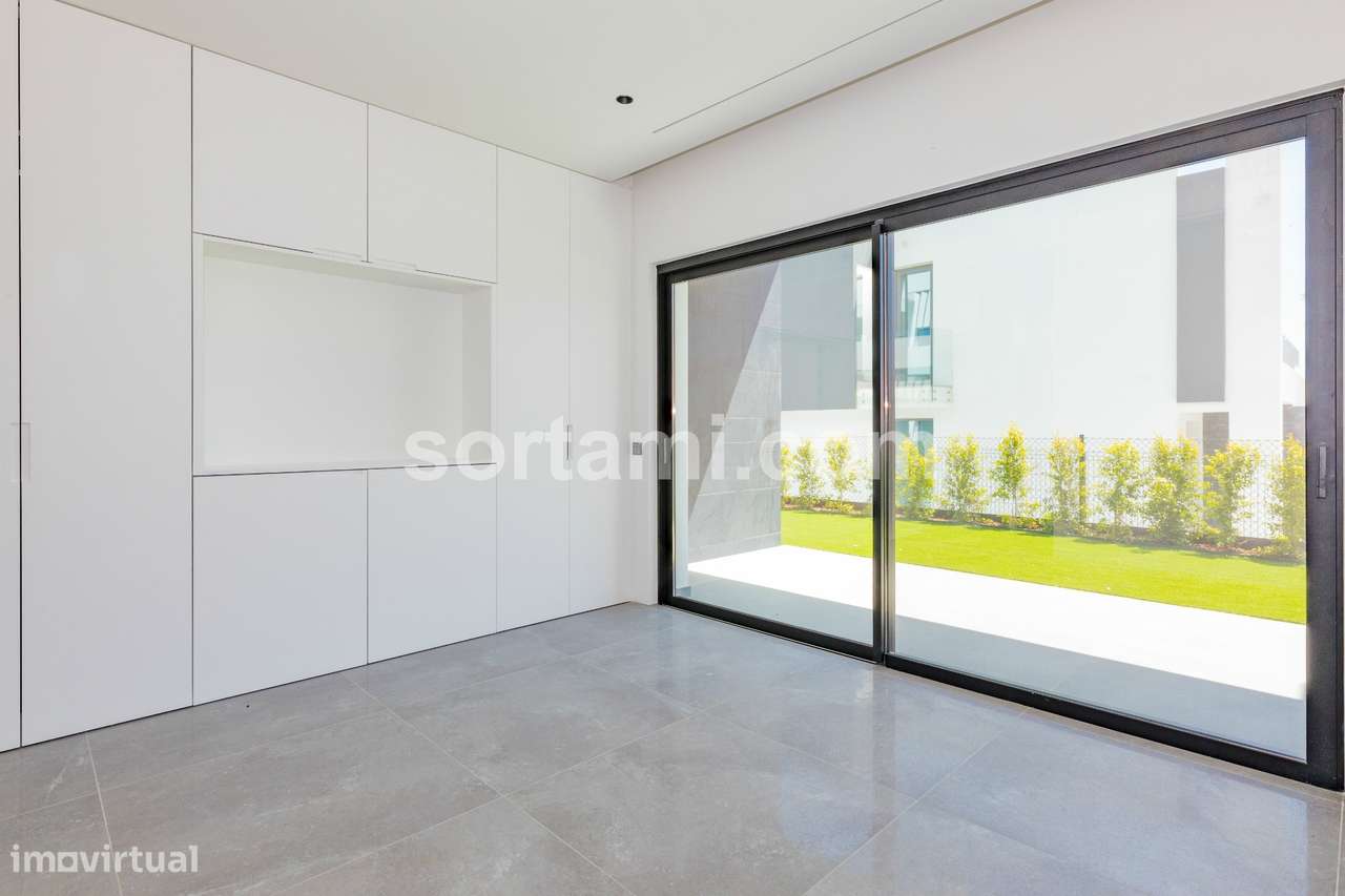 Moradia Isolada T4+1 Venda em Quarteira,Loulé - Grande imagem: 4/38