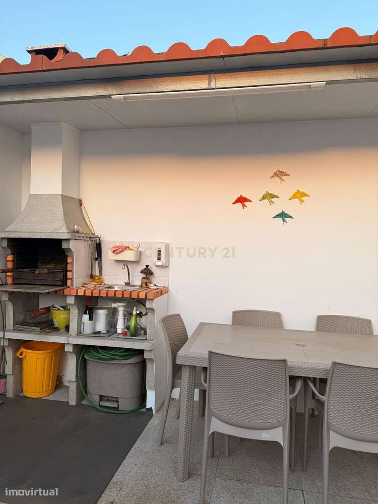 Magnifica T3 com Piscina no Corval-18