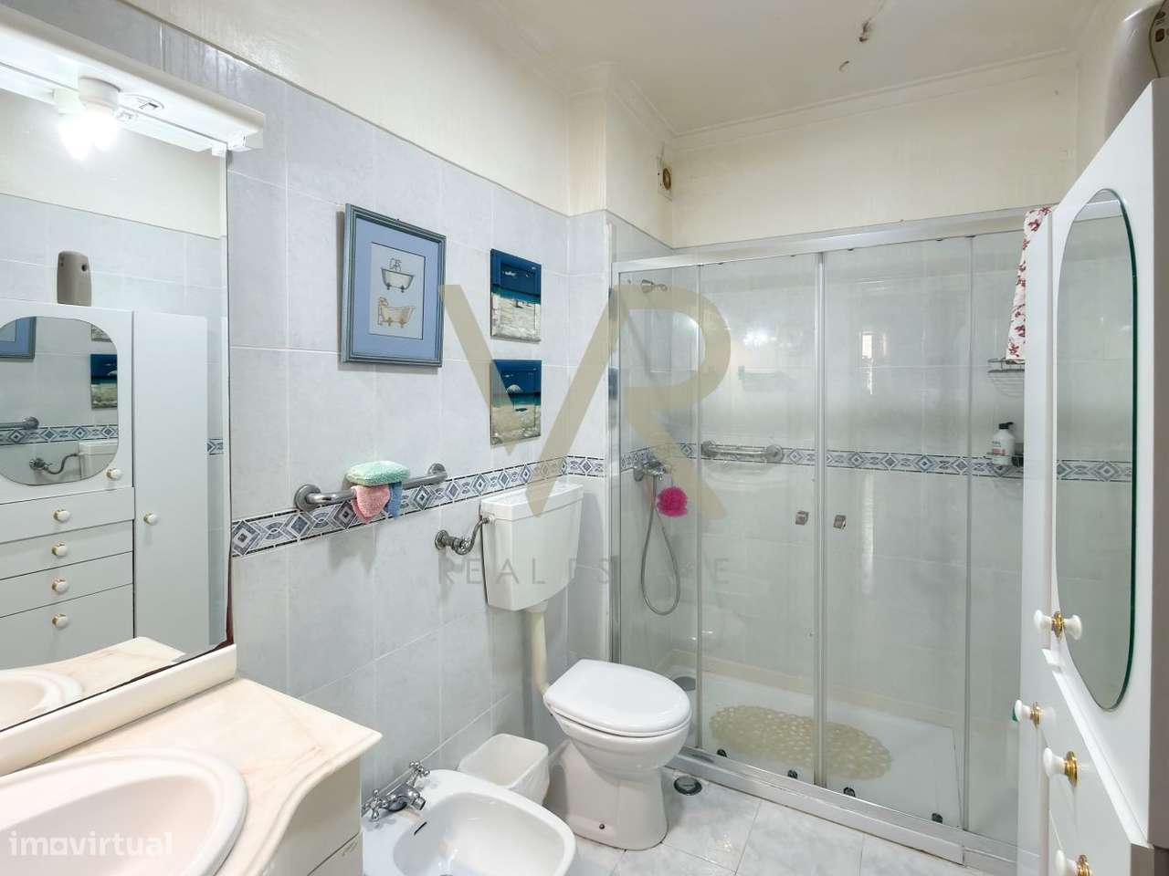 Oportunidade em Massamá: T3 Luminoso a 3 Minutos da Estação-24